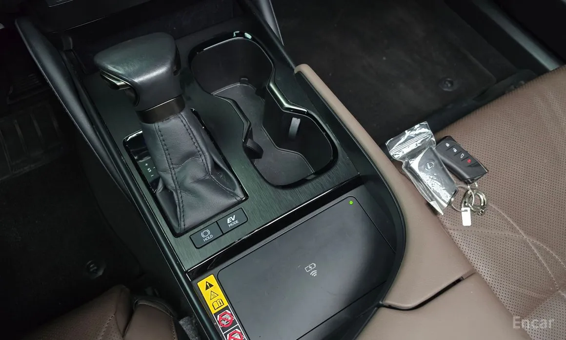 Фото 9 - Lexus ES