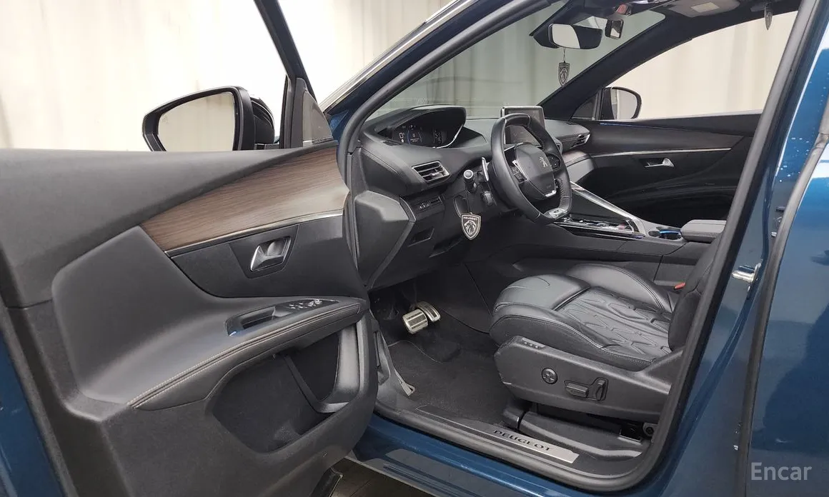 Фото 10 - Peugeot 5008