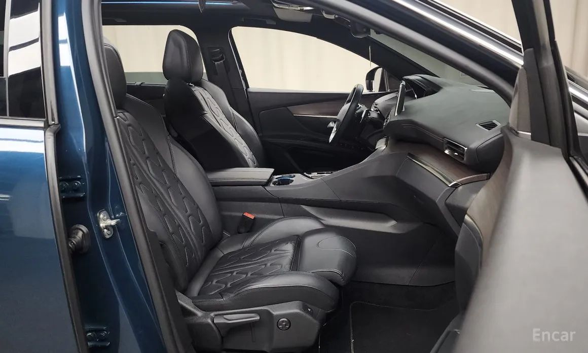 Фото 11 - Peugeot 5008