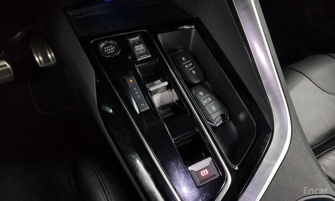 Фото 9 - Peugeot 5008