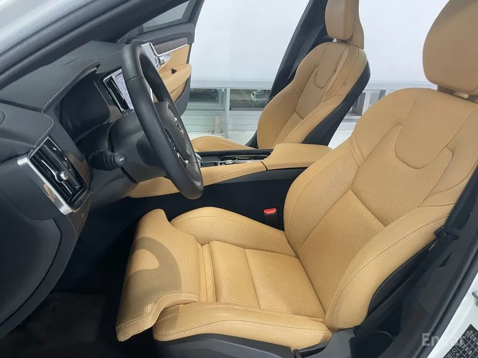 Фото 10 - Volvo S90