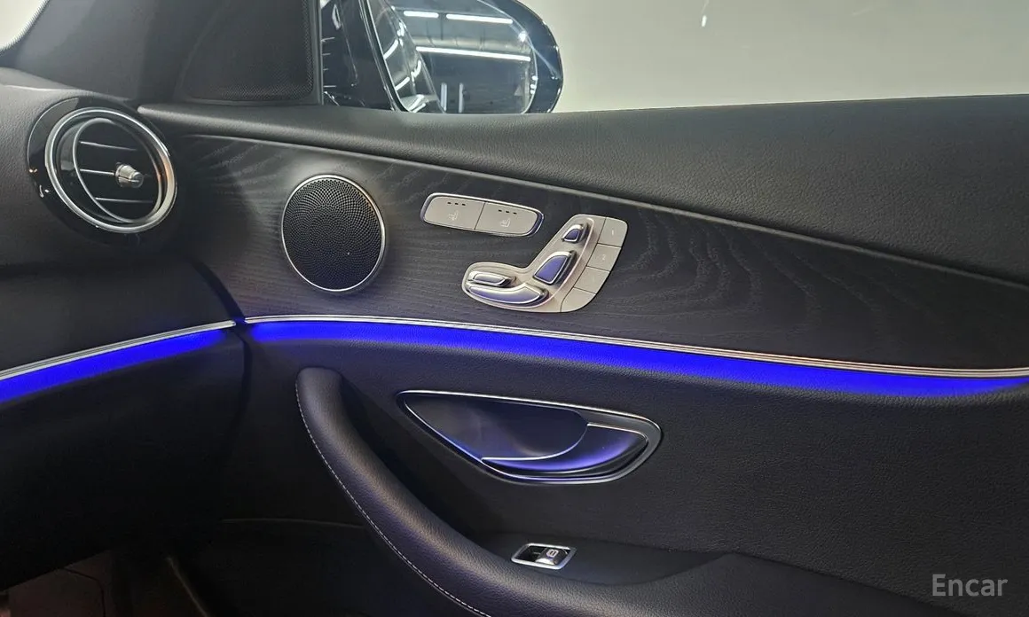 Фото 13 - Mercedes-Benz E-Class