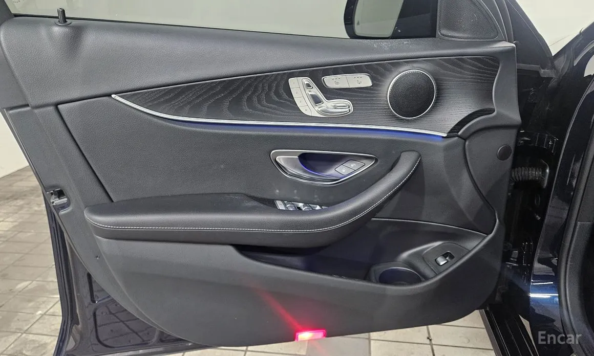 Фото 15 - Mercedes-Benz E-Class