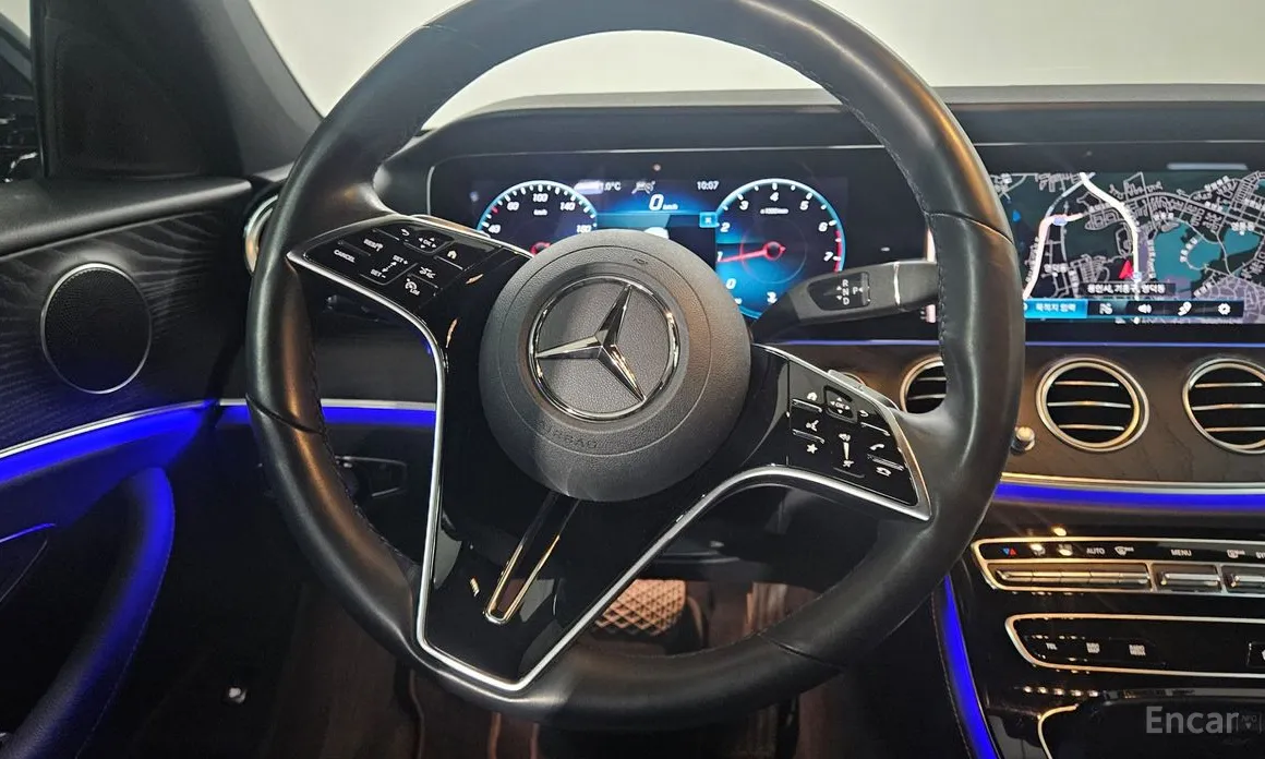 Фото 17 - Mercedes-Benz E-Class