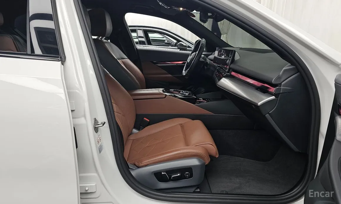 Фото 11 - BMW i5