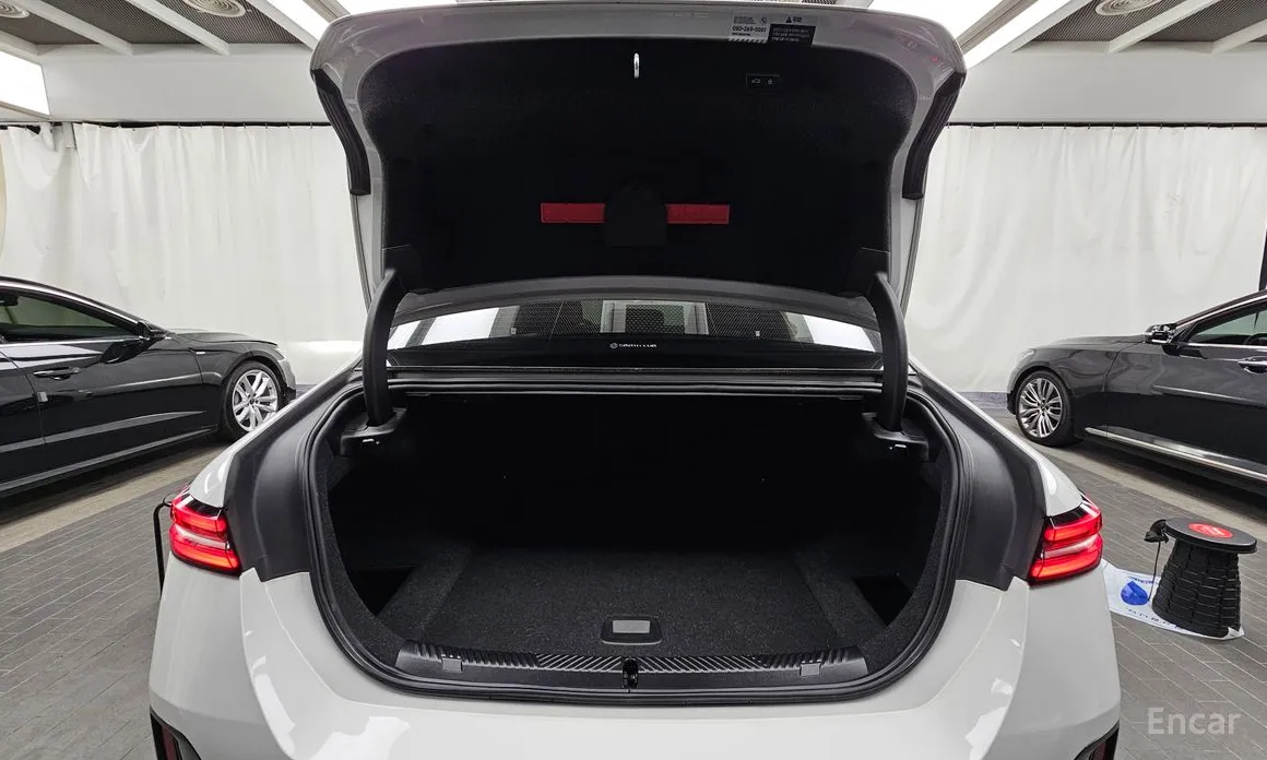 Фото 20 - BMW i5