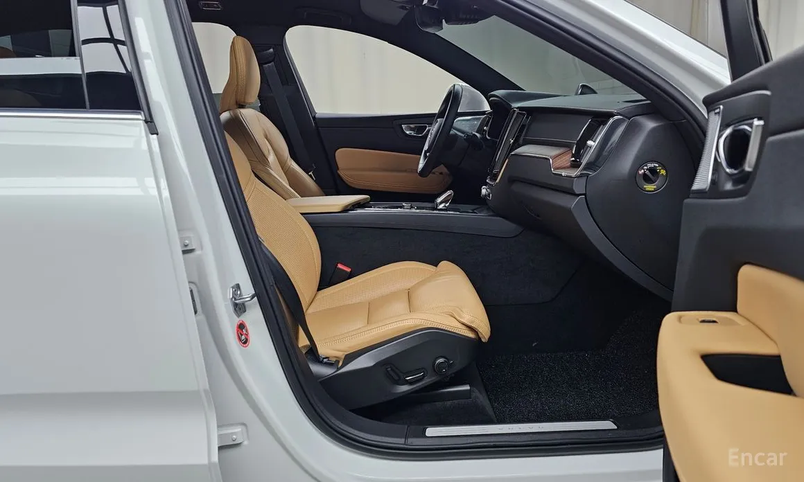 Photo 11 - Volvo XC60