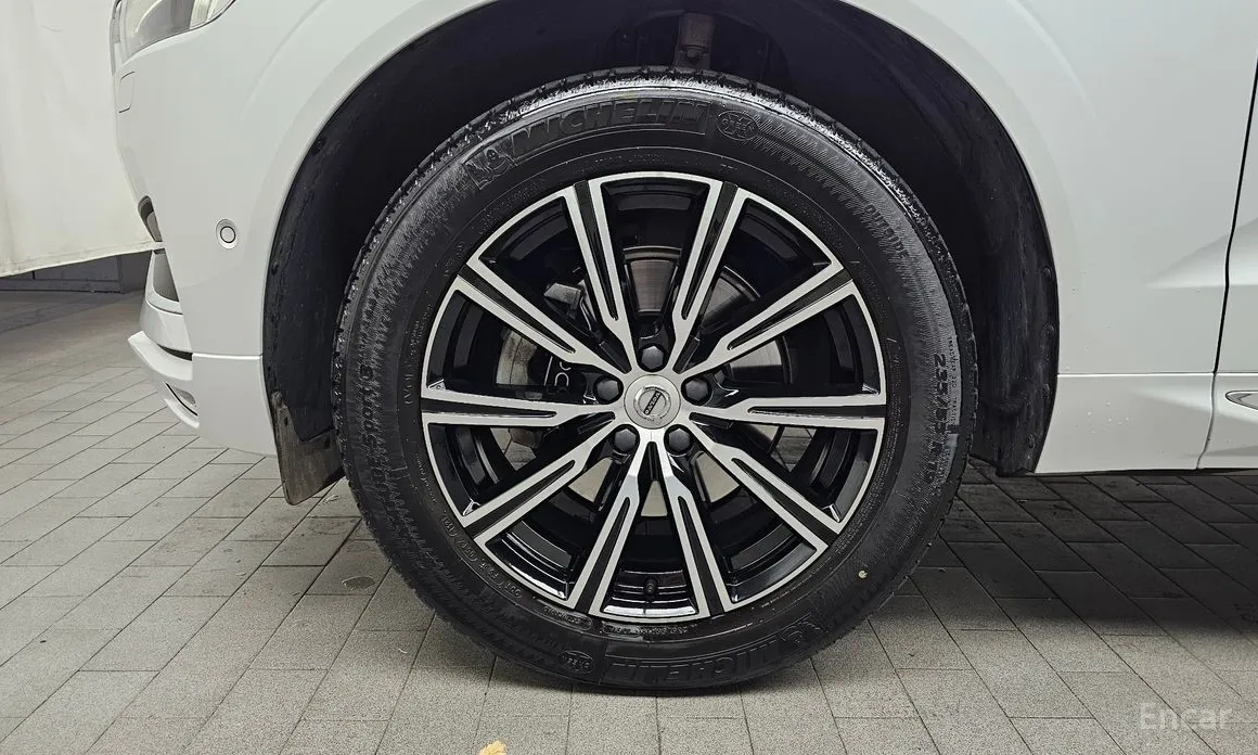 Photo 5 - Volvo XC60