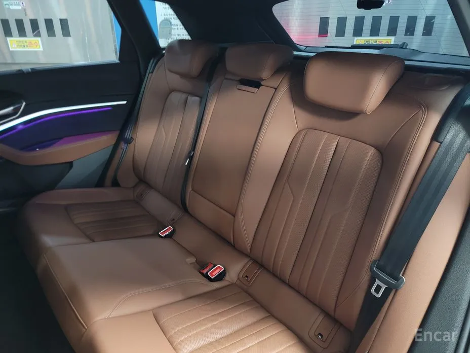 Фото 10 - Audi Q8 e-tron