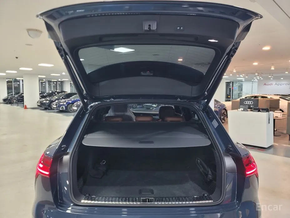 Фото 11 - Audi Q8 e-tron