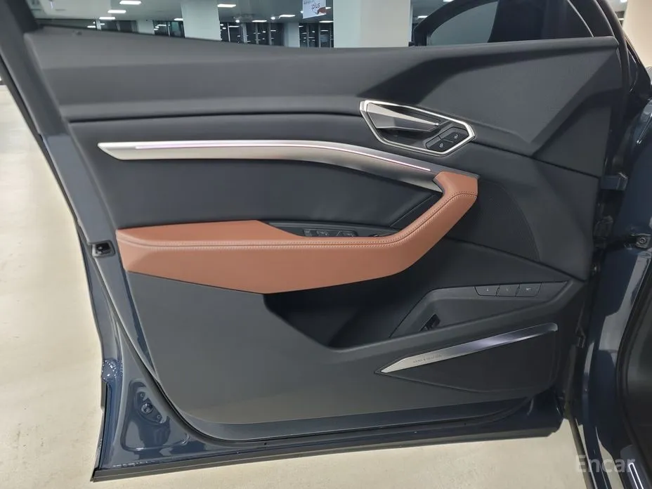 Фото 20 - Audi Q8 e-tron