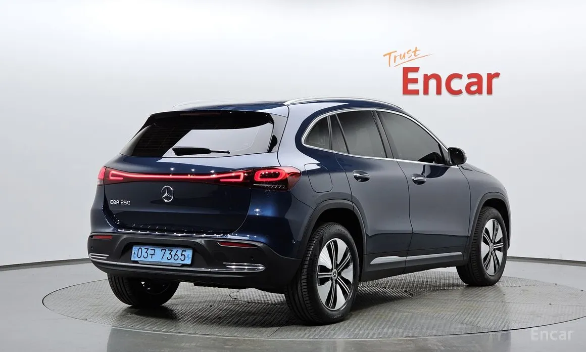 Фото 2 - Mercedes-Benz EQA