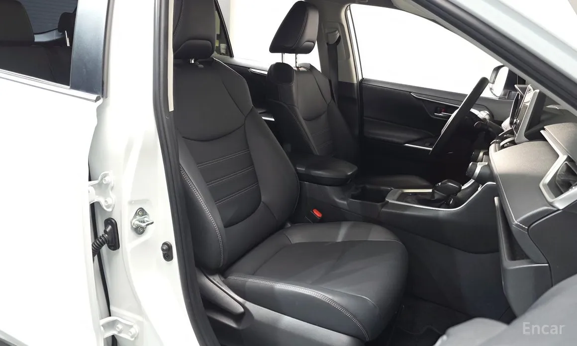 Фото 10 - Toyota RAV4