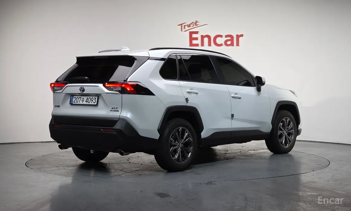 Фото 2 - Toyota RAV4