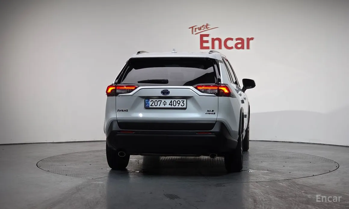 Фото 4 - Toyota RAV4