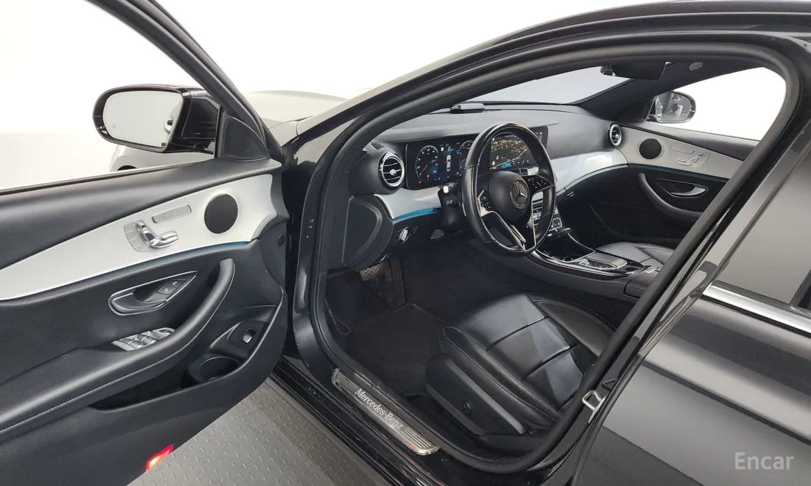 Фото 10 - Mercedes-Benz E-Class