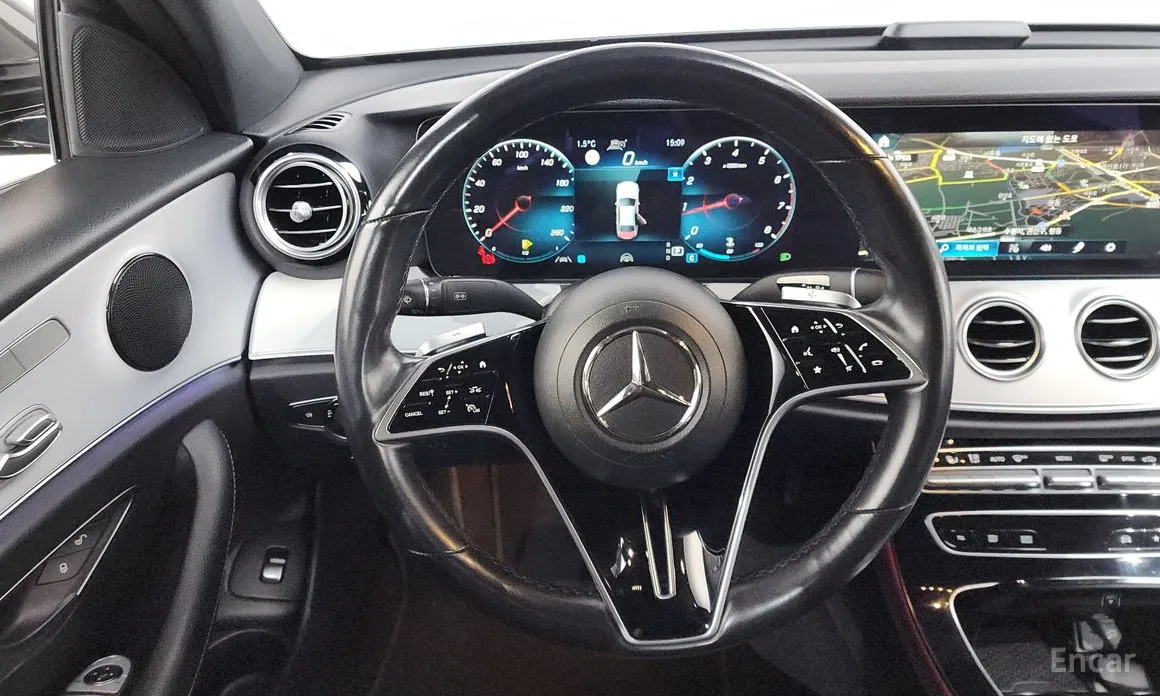 Фото 13 - Mercedes-Benz E-Class