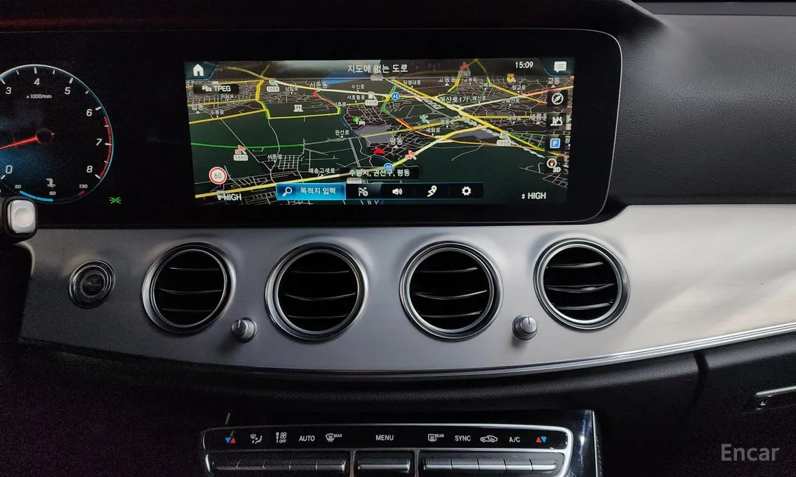 Фото 14 - Mercedes-Benz E-Class