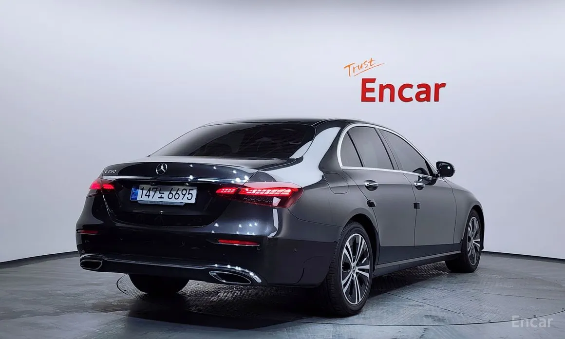 Фото 2 - Mercedes-Benz E-Class