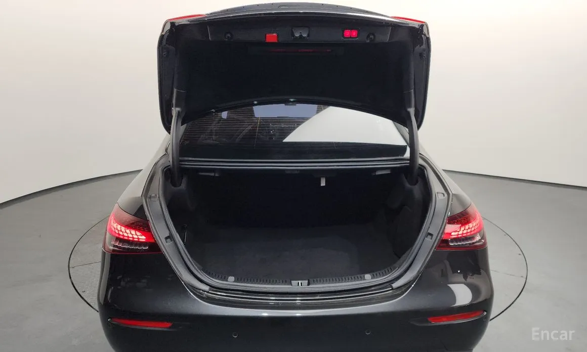 Фото 20 - Mercedes-Benz E-Class