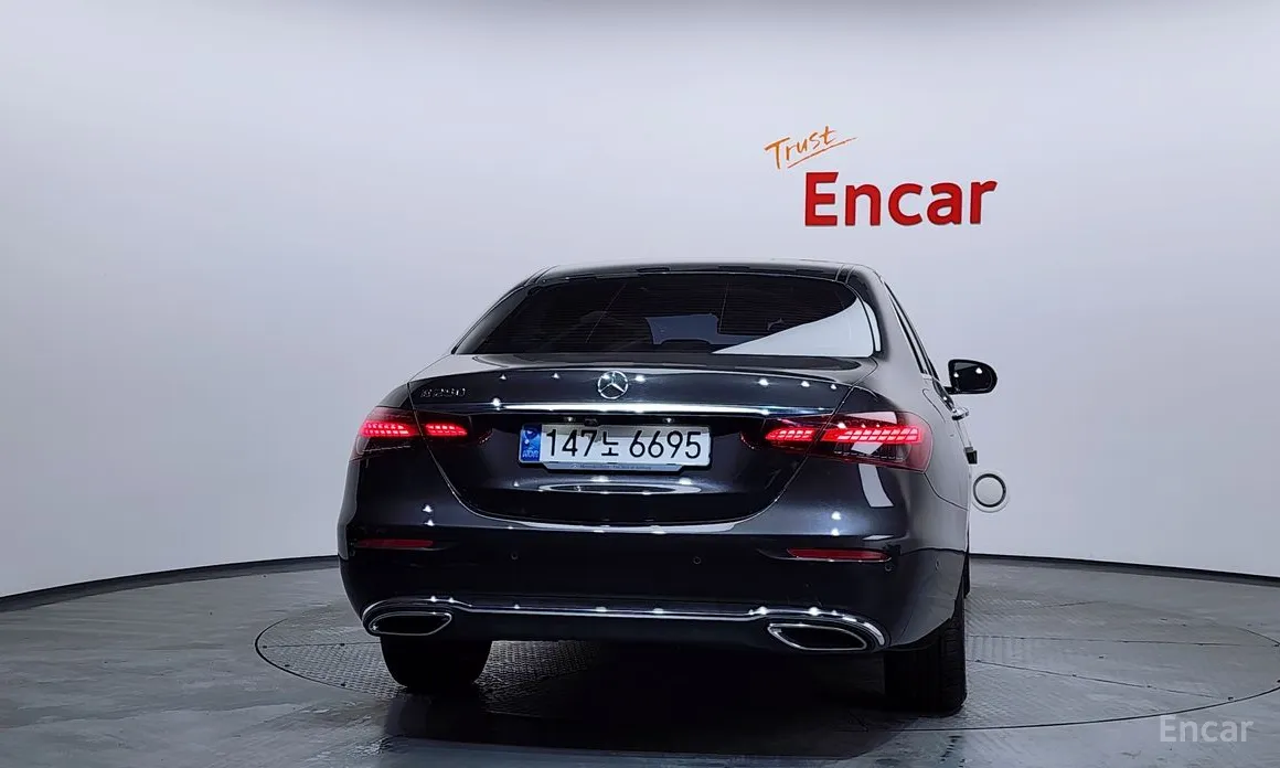 Фото 4 - Mercedes-Benz E-Class