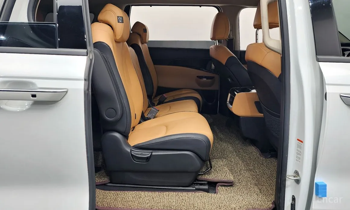 Фото 12 - Kia Carnival