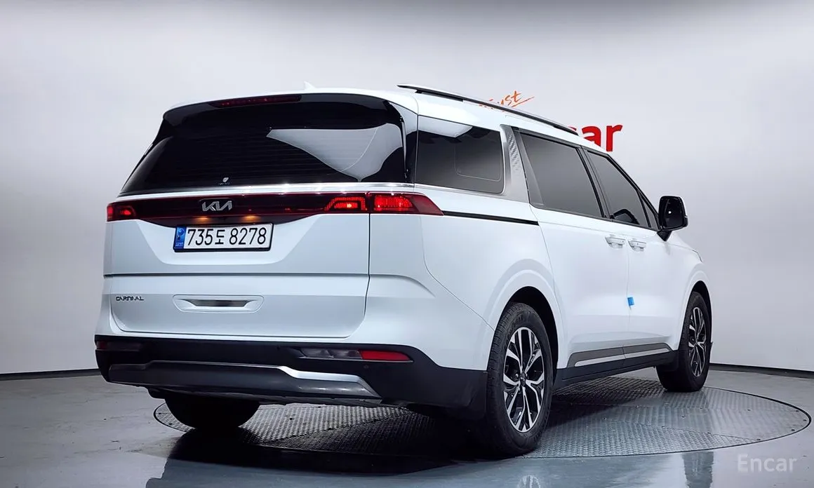 Фото 2 - Kia Carnival