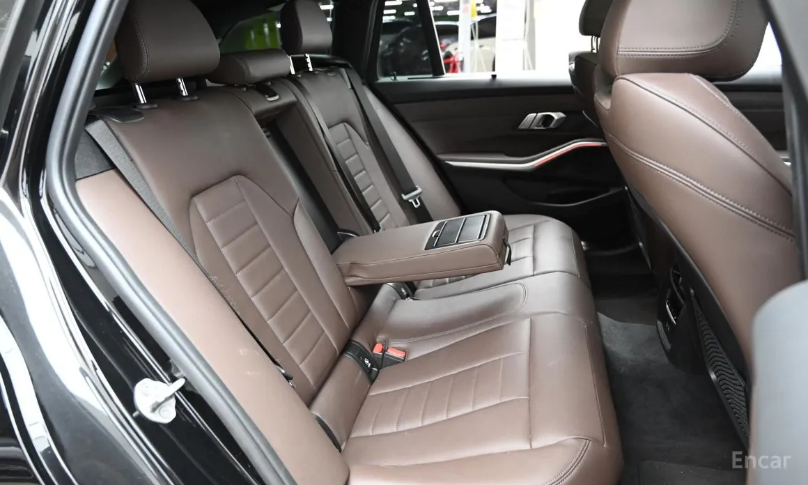 Photo 12 - BMW 3 Series