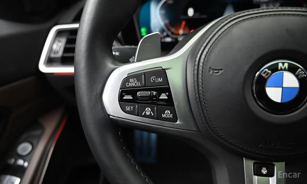 Photo 18 - BMW 3 Series