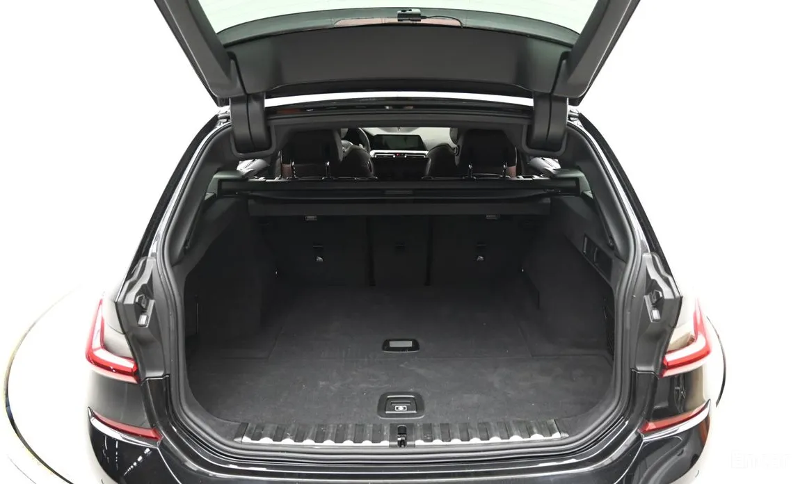 Photo 20 - BMW 3 Series