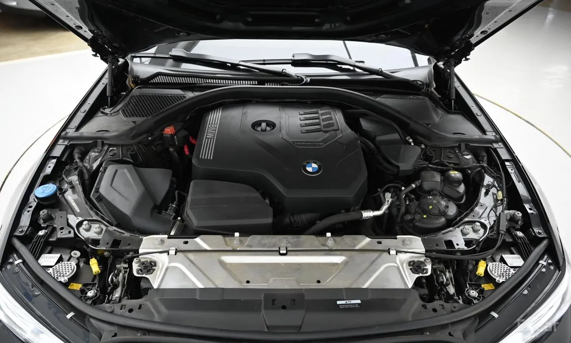 Photo 6 - BMW 3 Series