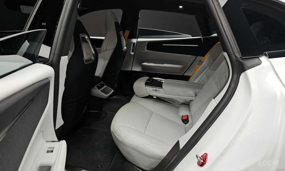 Фото 12 - Polestar 4