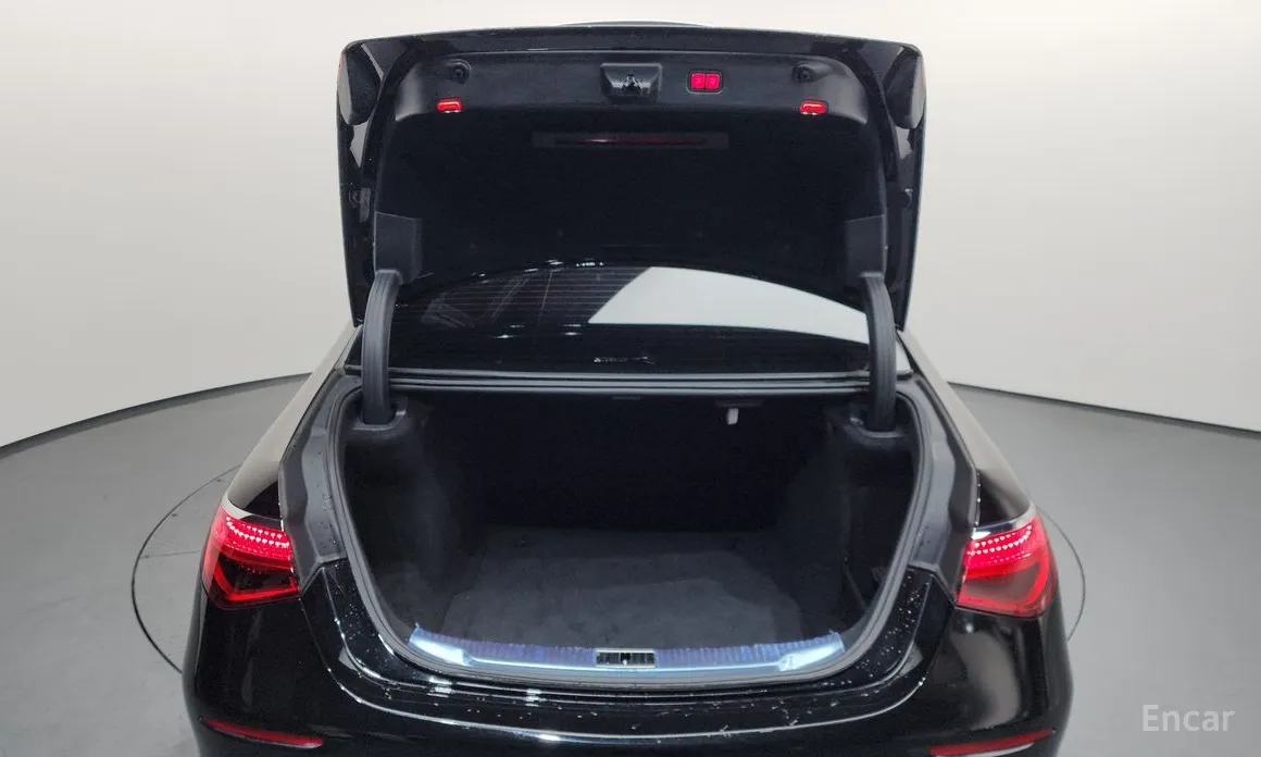 Фото 20 - Mercedes-Benz S-Class