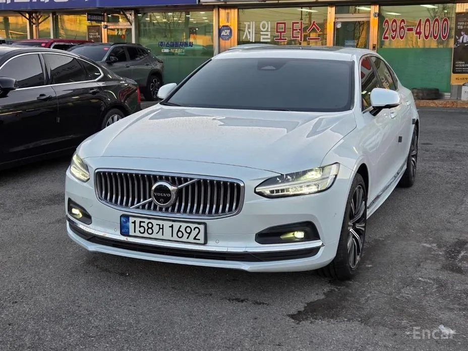 Фото 1 - Volvo S90
