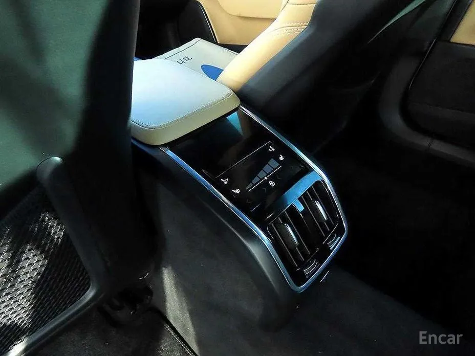 Фото 15 - Volvo S90