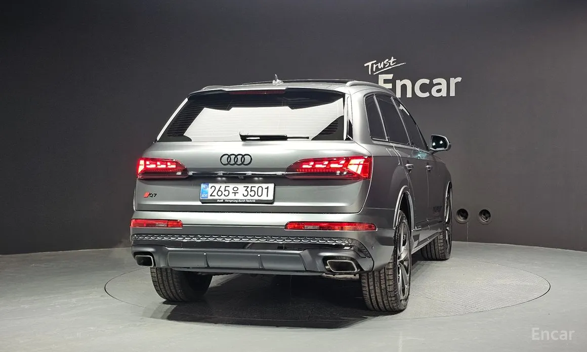 Фото 4 - Audi Q7