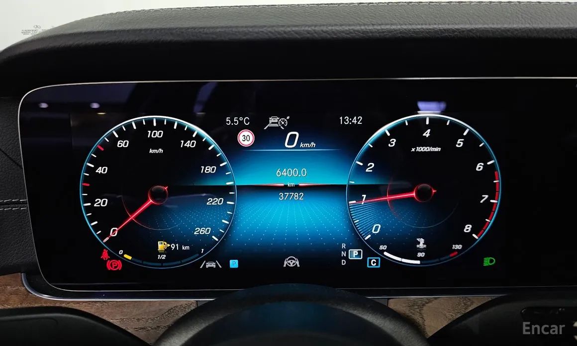 Фото 8 - Mercedes-Benz E-Class