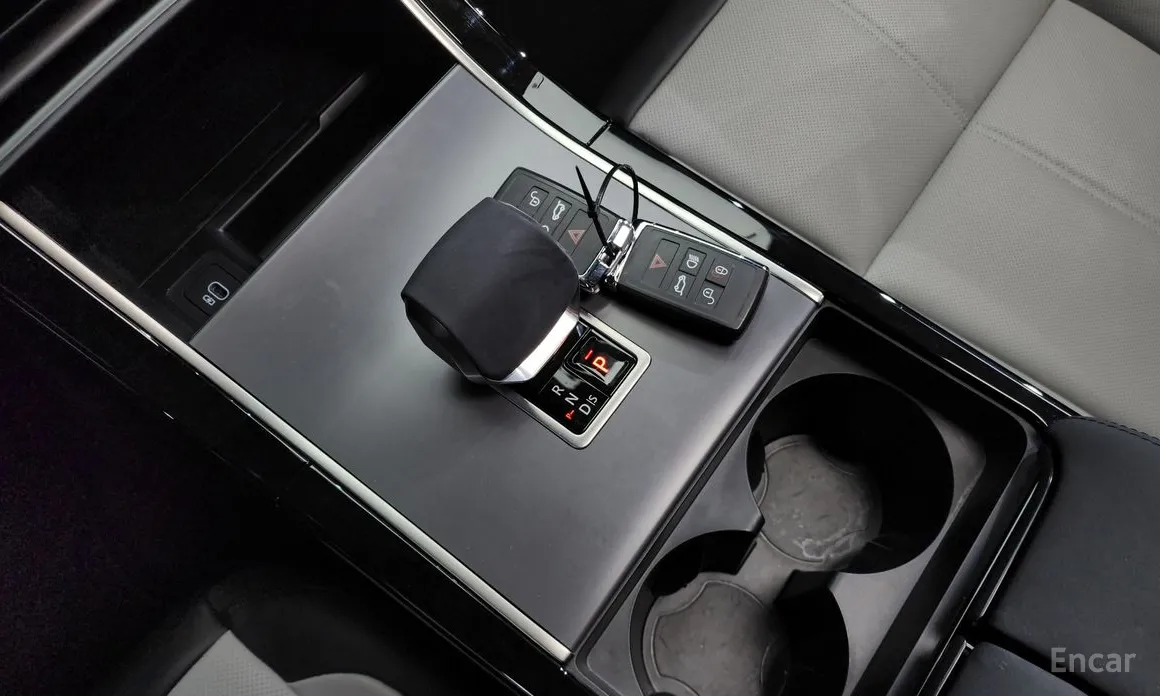 Фото 9 - Land Rover Range Rover Velar