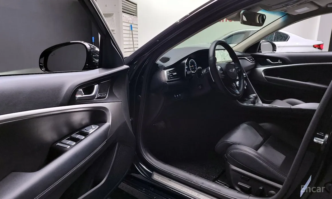 Фото 10 - Genesis G70