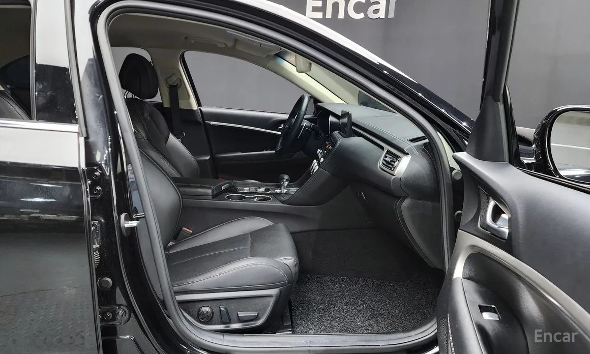 Фото 11 - Genesis G70