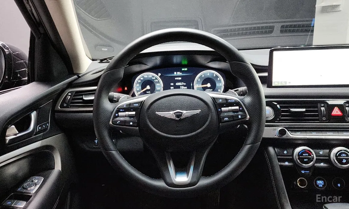 Фото 13 - Genesis G70