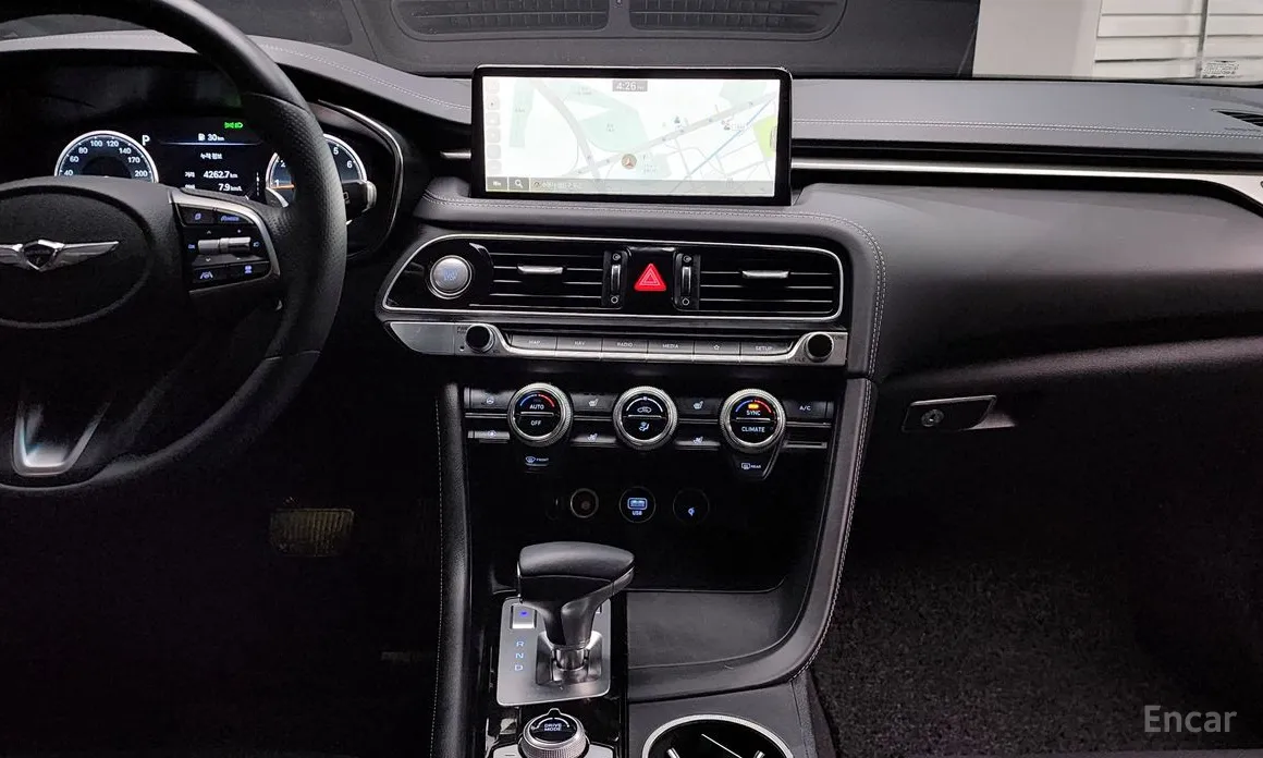 Фото 14 - Genesis G70