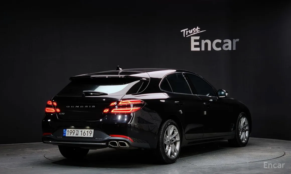 Фото 2 - Genesis G70