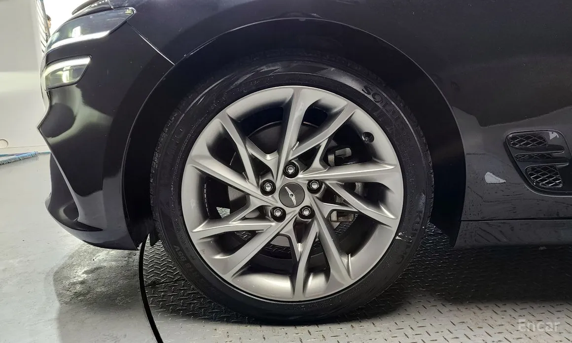 Фото 5 - Genesis G70