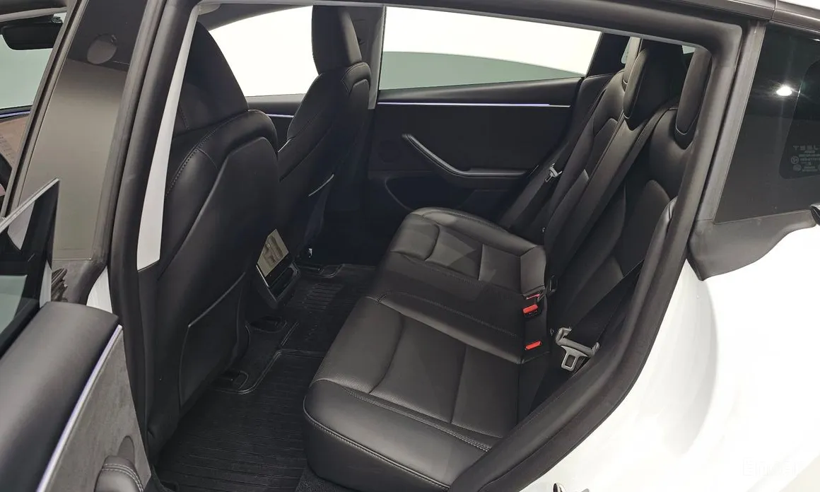 Фото 12 - Tesla Model 3