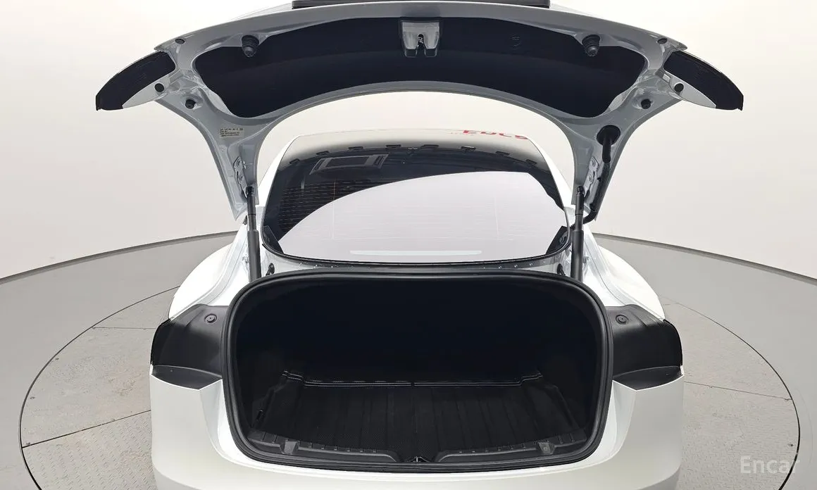 Фото 20 - Tesla Model 3