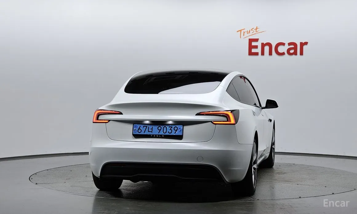 Фото 4 - Tesla Model 3