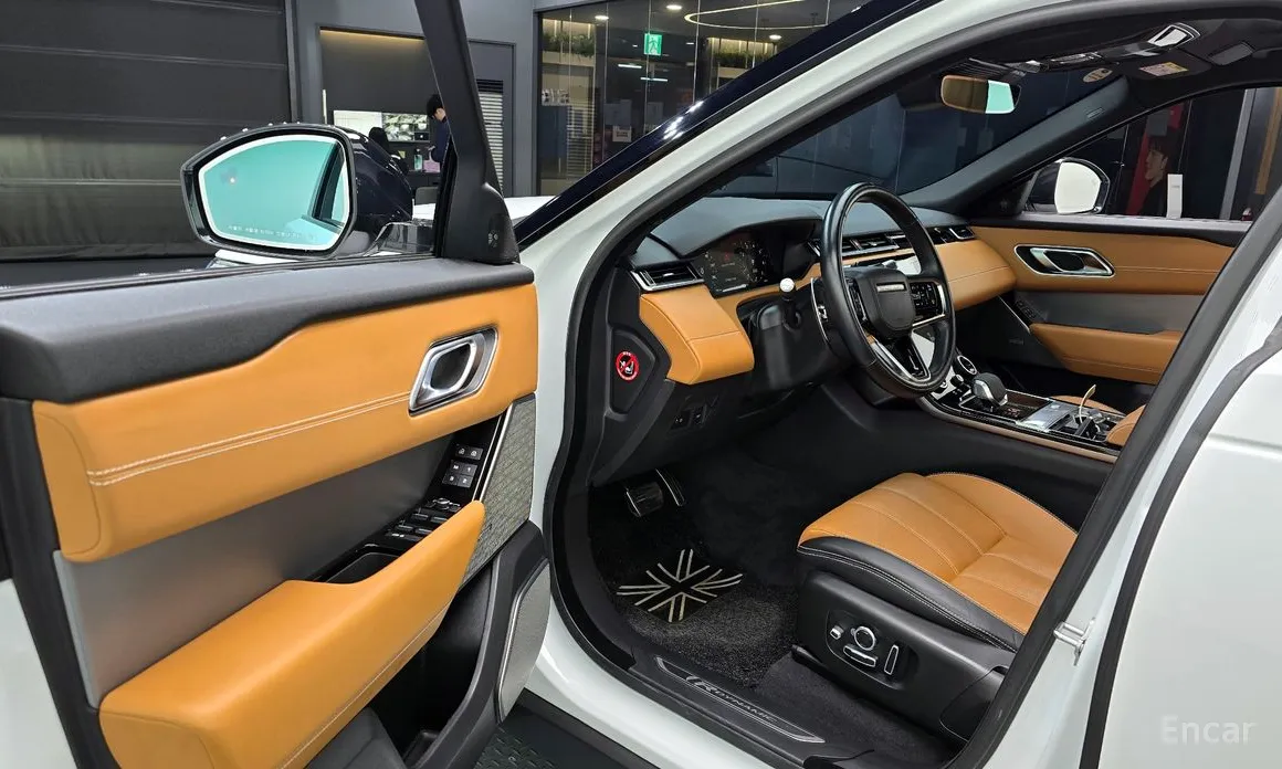 Фото 11 - Land Rover Range Rover Velar