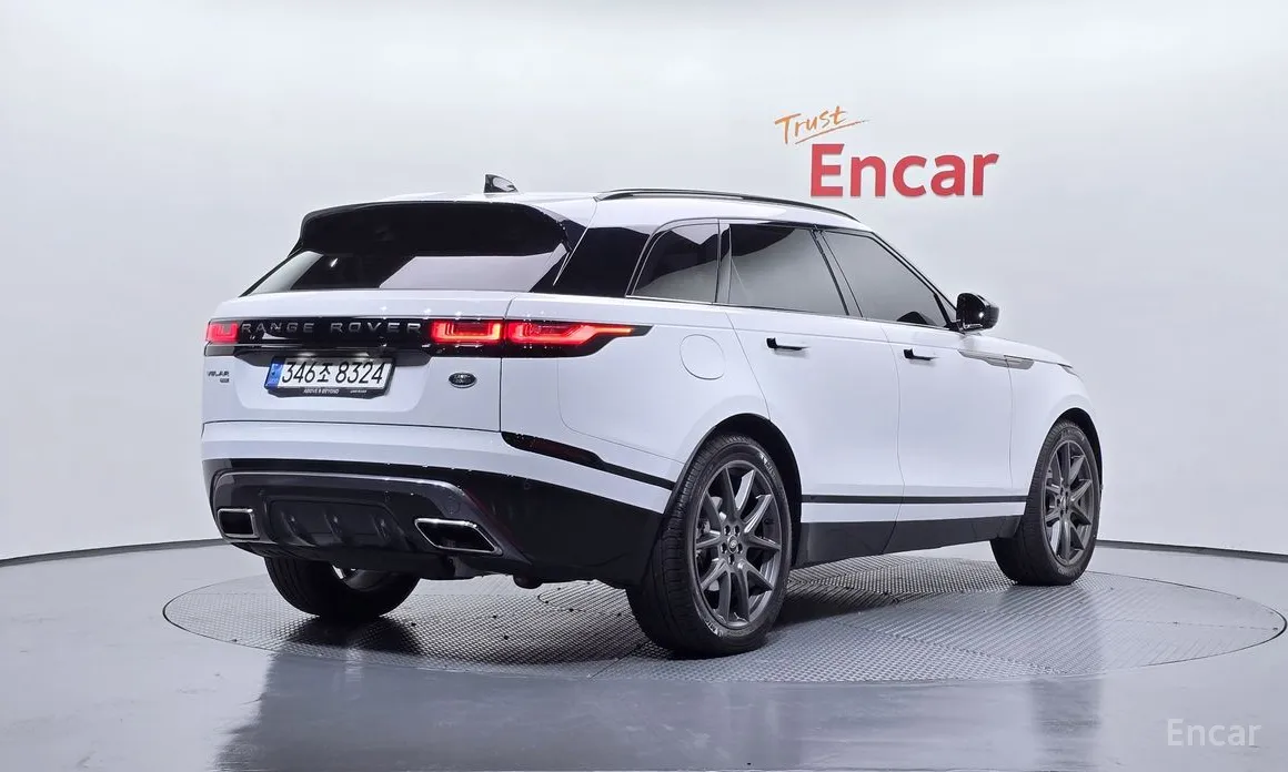 Фото 2 - Land Rover Range Rover Velar