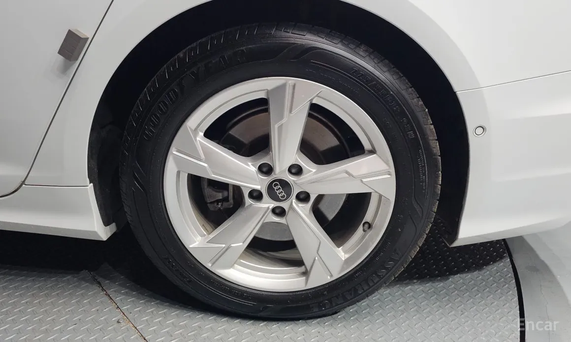 Фото 5 - Audi A6